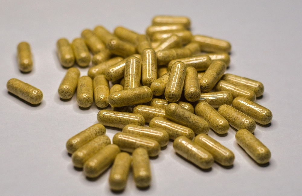 colored capsule supplements