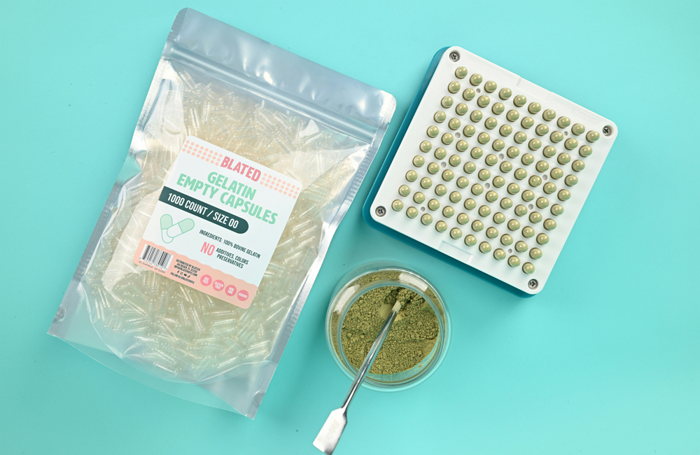 Hard gelatin capsules in packaging tray