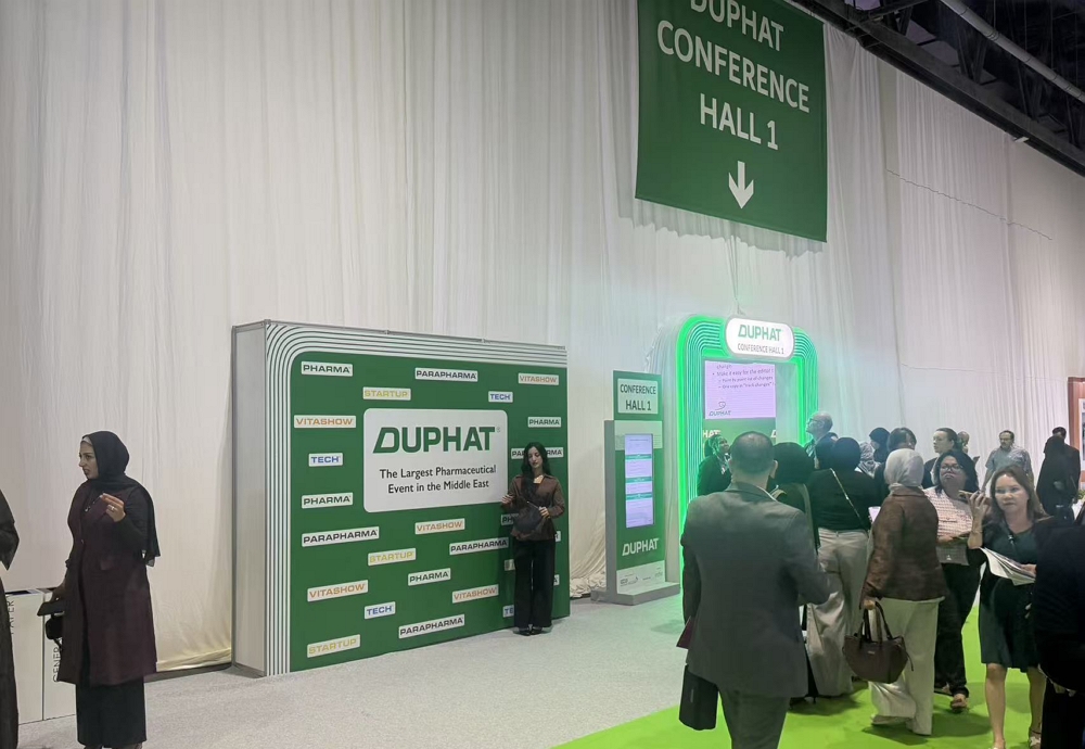 International visitors at the Innova Nutra DUPHAT booth